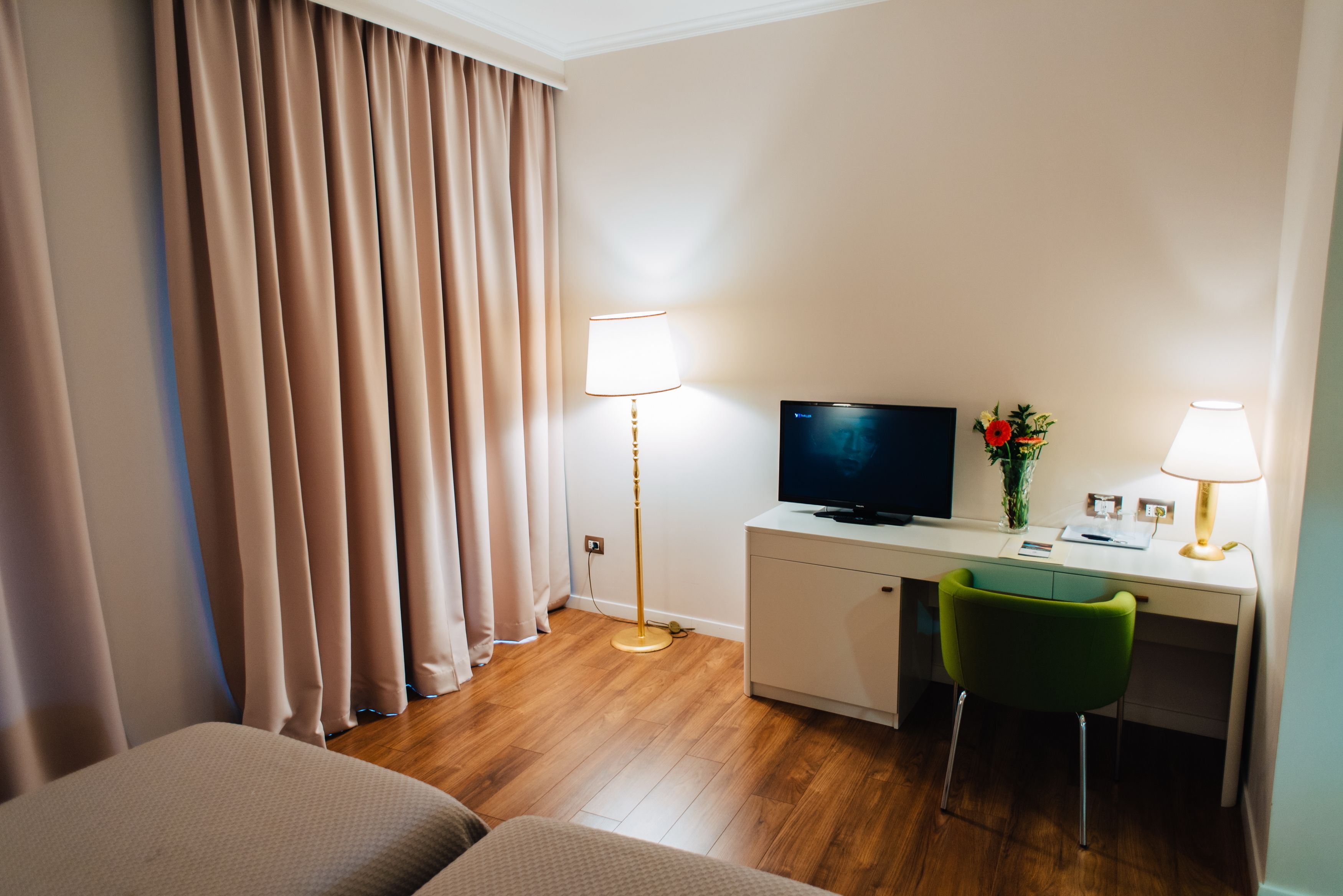 twin room, balcony | frette italian sheets, select comfort beds, minibar