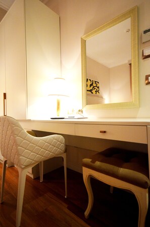 Frette Italian sheets, Select Comfort beds, minibar - Sar'Otel Boutique Hotel (Tirana)