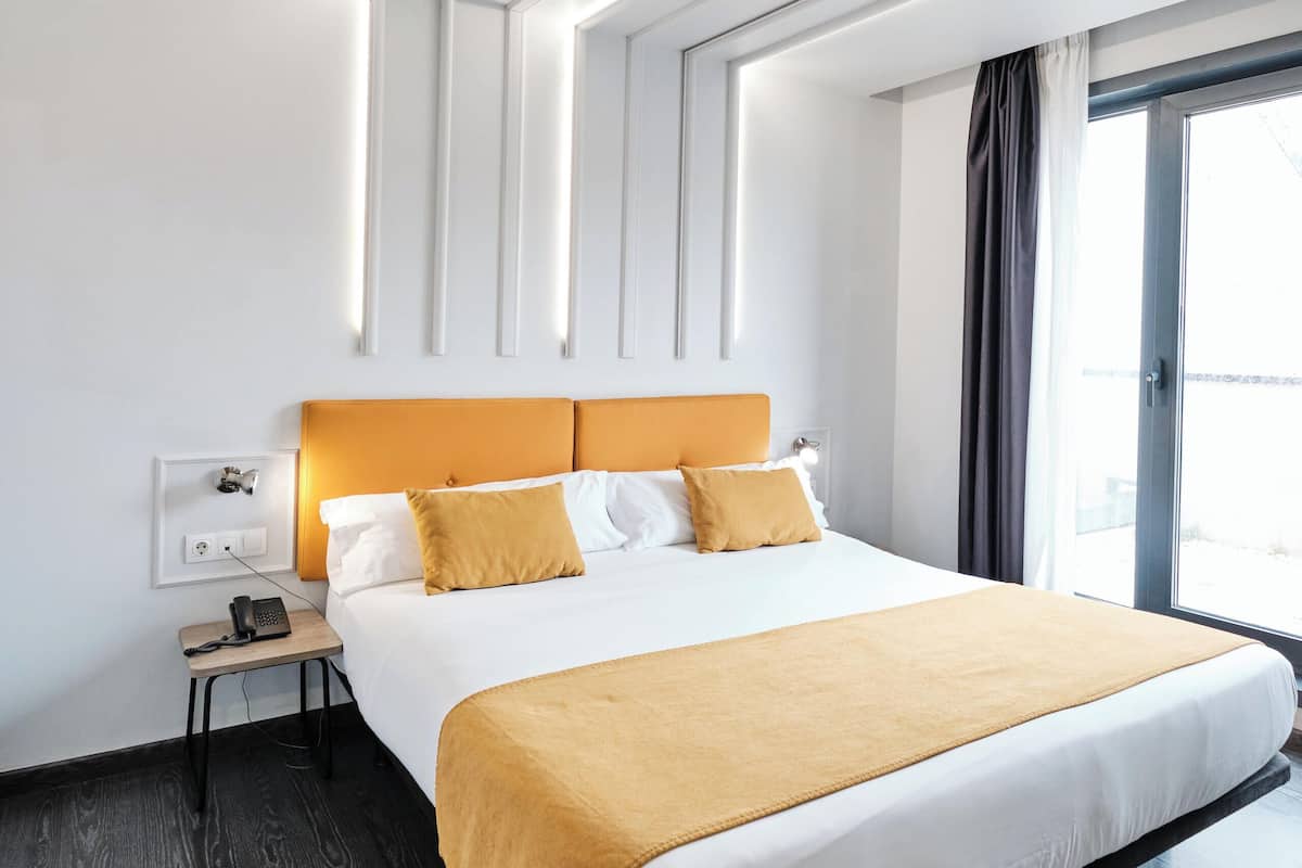 In-room safe, desk, free WiFi, bed sheets