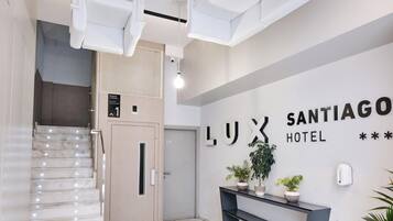 Pintu masuk properti