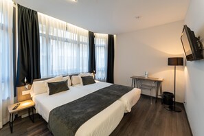 ห้องดับเบิล | ตู้นิรภัยในห้องพัก, โต๊ะทำงาน, Wi-Fi ฟรี, ผ้าปูที่นอน