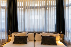 Coffres-forts dans les chambres, bureau, Wi-Fi gratuit, draps fournis