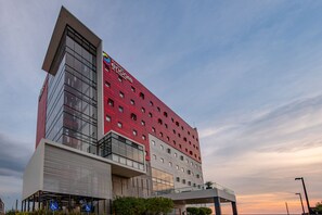 Front of property - Ramada Encore Queretaro (Querétaro)
