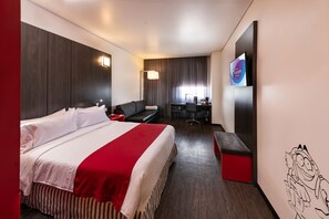 In-room safe, desk, iron/ironing board, free WiFi - Ramada Encore Queretaro (Querétaro)