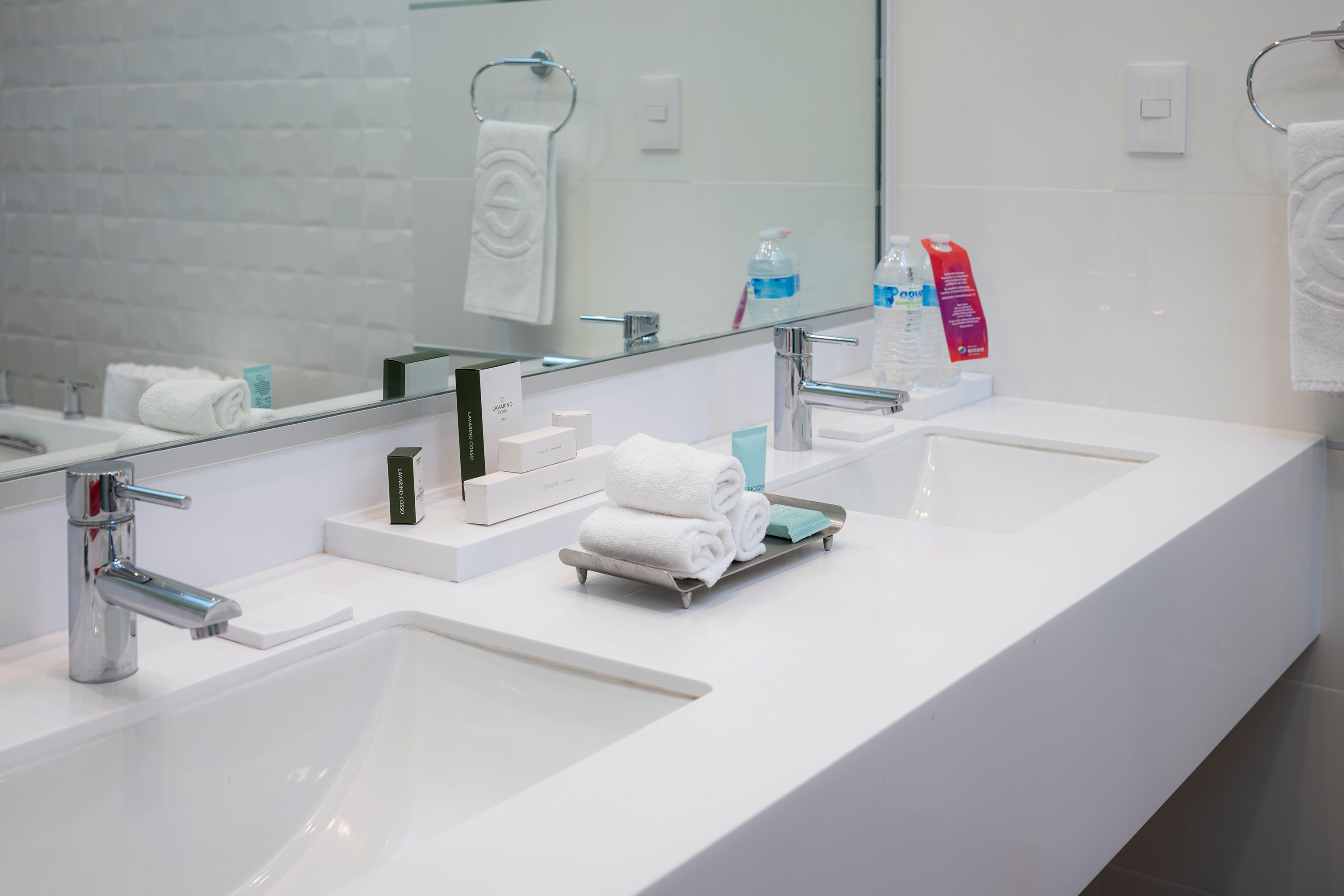 executive suite, 1 king bed with sofa bed, hot tub (massage sofa) | bathroom | shower, free toiletries, hair dryer, towels