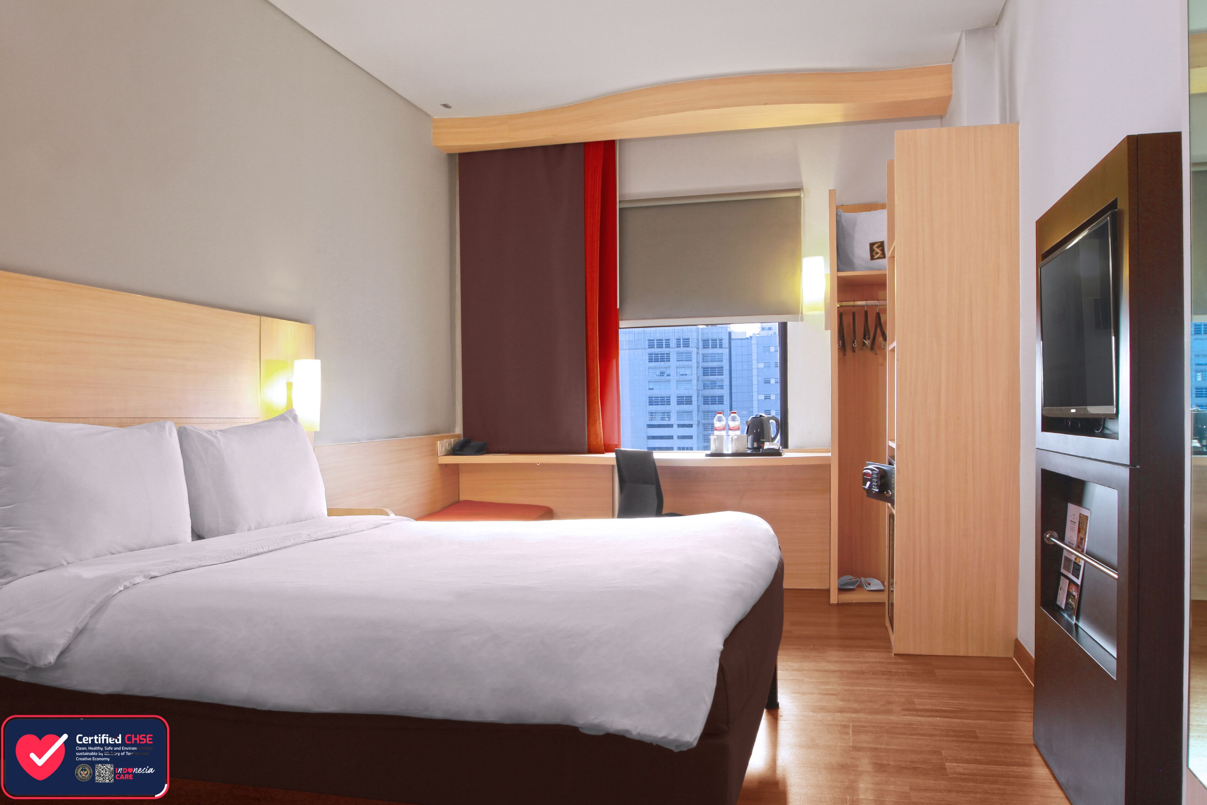 superior double room | premium bedding, minibar, in-room safe, desk