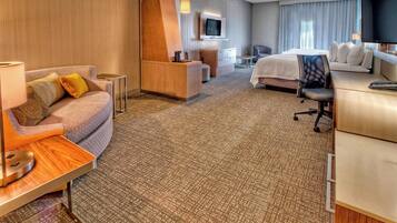 Een bureau, een strijkplank/strijkijzer, gratis babybedden, gratis wifi