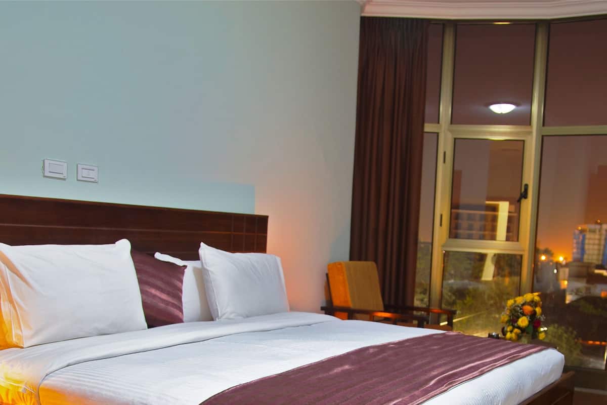 deluxe double room | 1 bedroom, memory-foam beds, in-room safe, desk