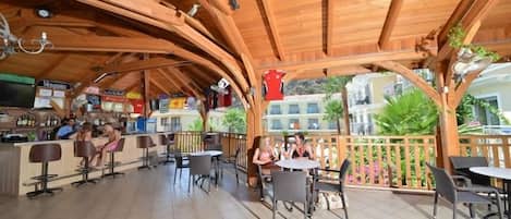 Petit déjeuner et déjeuner servis sur place, spécialités Cuisine turque