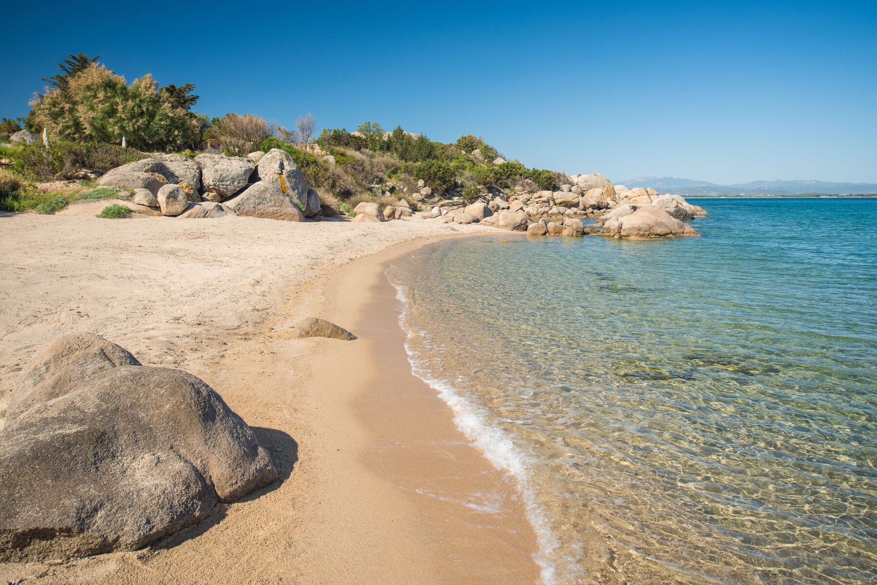 Beach nearby, white sand, sun-loungers, beach umbrellas