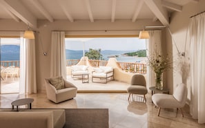 2 bars/lounges, rooftop bar - Cala Cuncheddi - VRetreats (Olbia)
