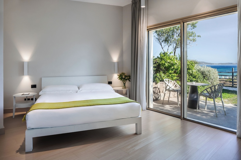 Hotel CalaCuncheddi photo 2