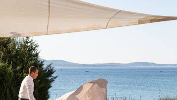 2 restaurants, spécialités Cuisine internationale