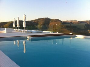 Seasonal outdoor pool - Quinta de Casaldronho Wine Hotel (Lamego)