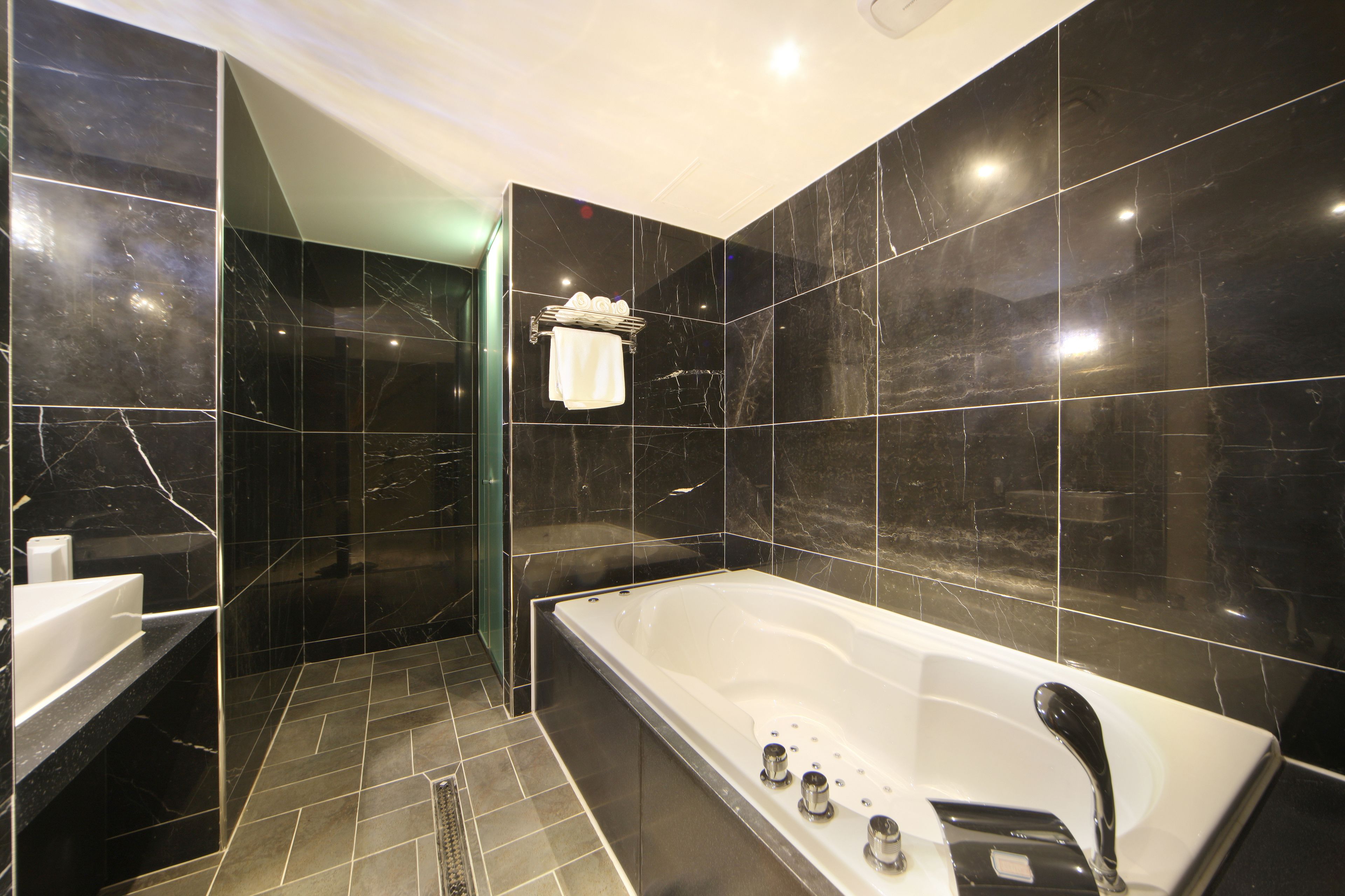 deep-soaking bathtub