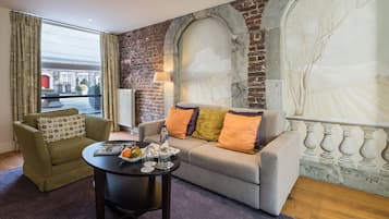 低刺激性寝具、ミニバー、セーフティボックス (室内)、デスク