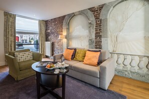 Ropa de cama hipoalergénica y minibar 