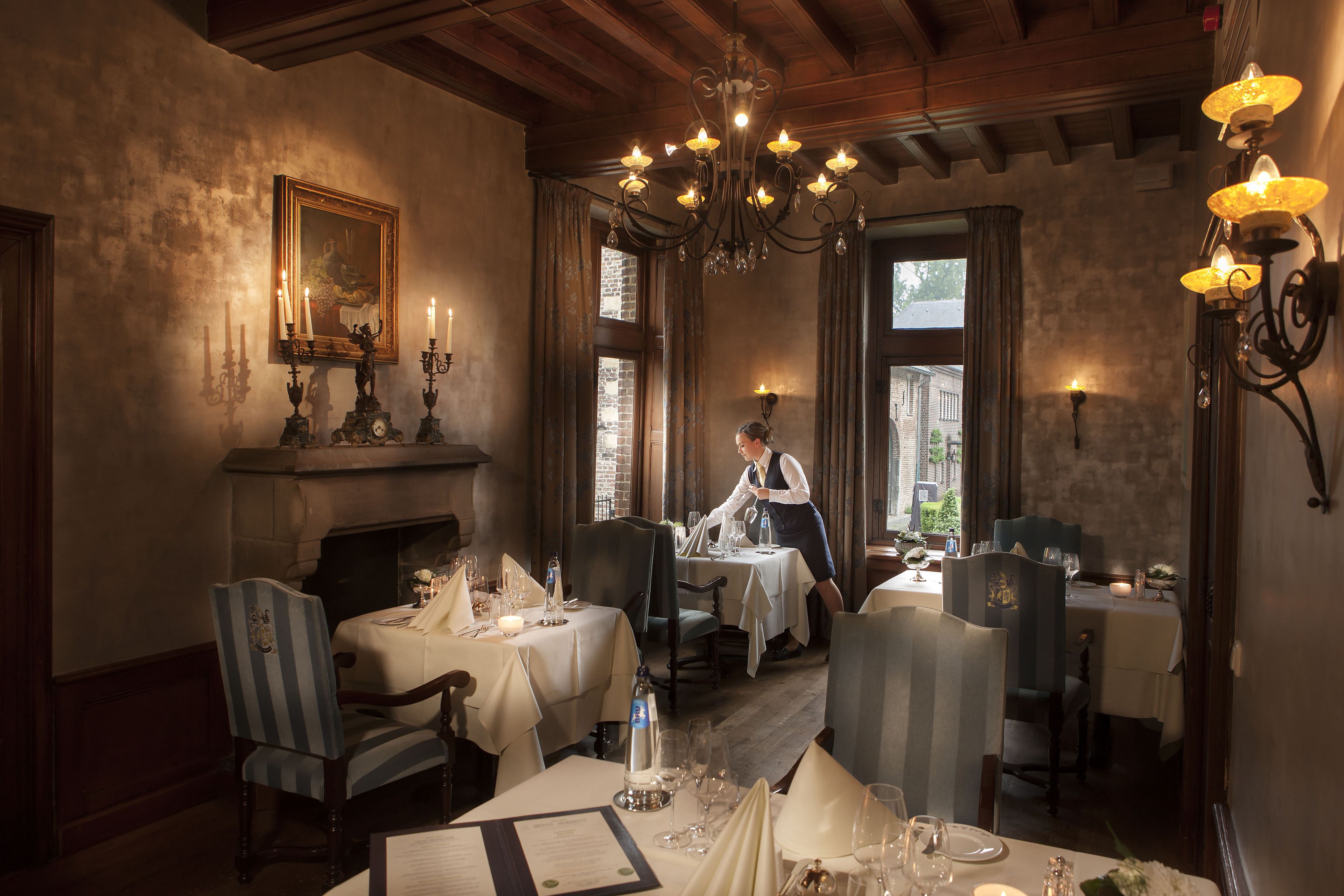 lunch, dinner served; local cuisine, al fresco dining