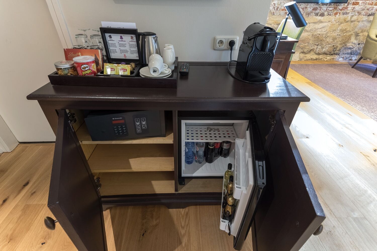 1 bedroom, hypo-allergenic bedding, minibar, in-room safe