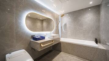 Premium Double Room | Bathroom | Combined shower/bathtub, free toiletries, hair dryer, bathrobes