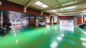 Ubetjent parkering (inkludert) og betjent parkering inkludert