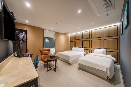 华丽双床房 | 办公桌、笔记本电脑工作区、免费 WiFi