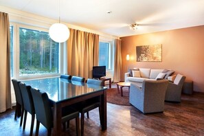 Two bedroom apartment for four 70m2 (large) | Oleskelualue | Televisio