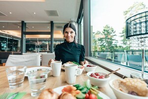 Desayuno buffet todos los días (con cargo)