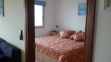 In-room safe, blackout drapes, free WiFi