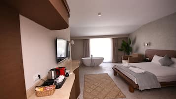 Deluxe Kuvetli Oda | Minibar, soundproofing, bed sheets