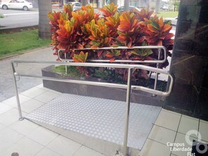 ทางเข้าที่พัก