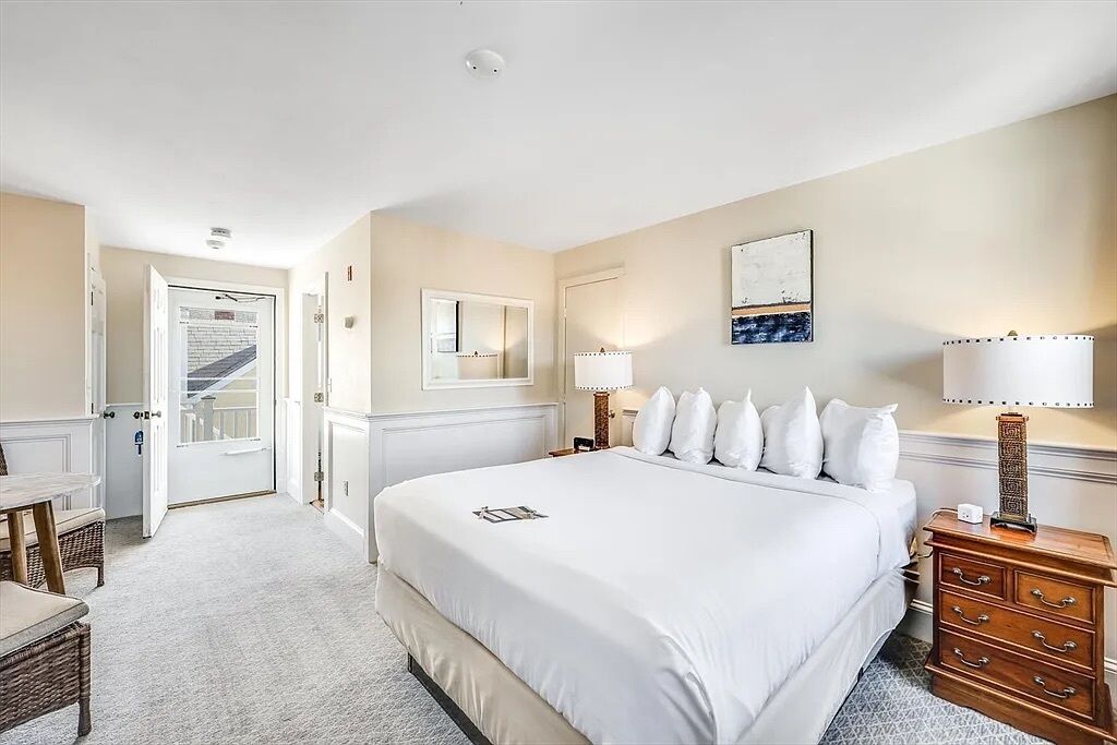 Phòng phong cách cổ điển | Bộ đồ giường cao cấp, trang trí khác biệt 