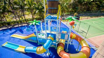 Área de juegos infantiles al aire libre