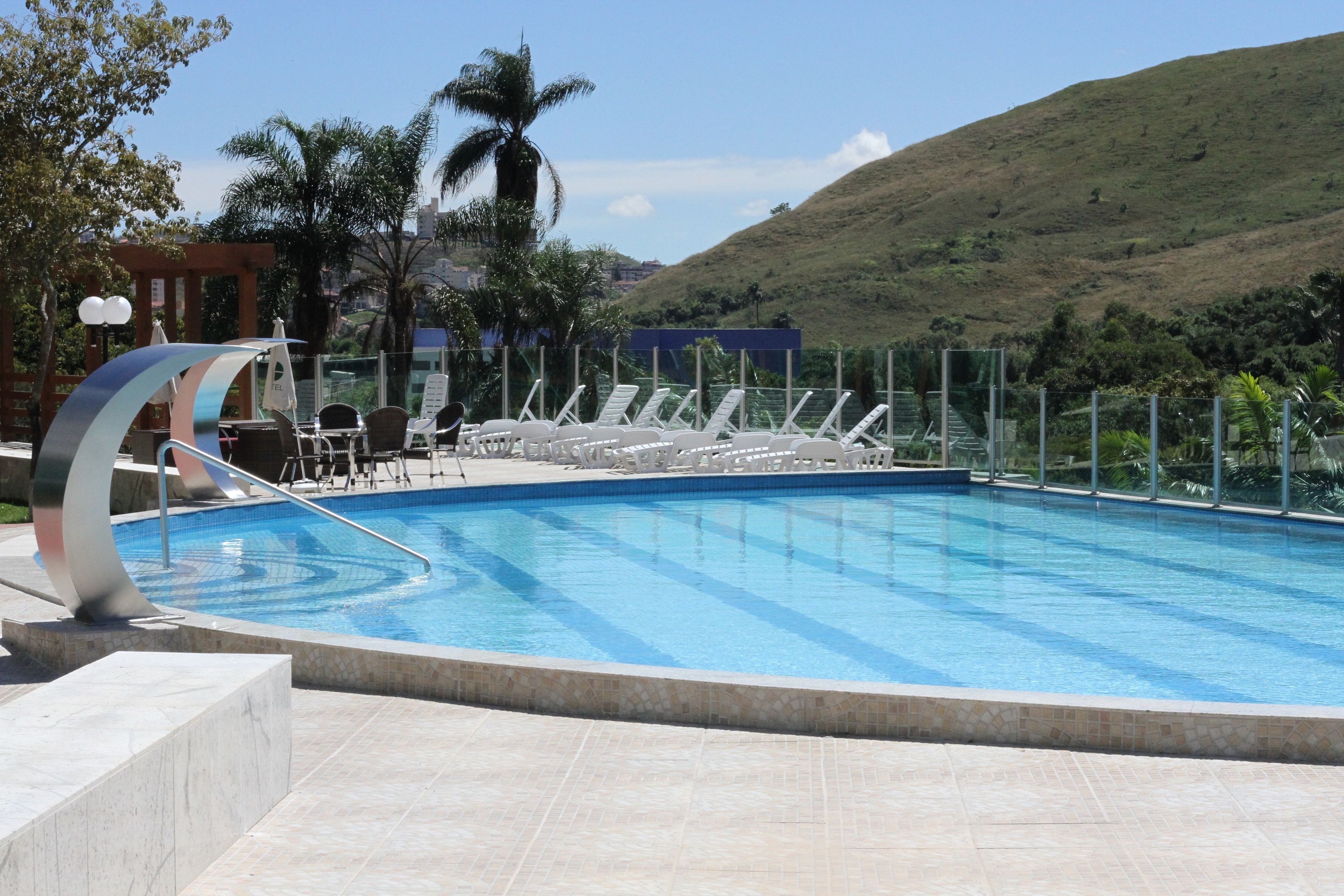4 indoor pools, 3 outdoor pools, pool umbrellas, pool loungers