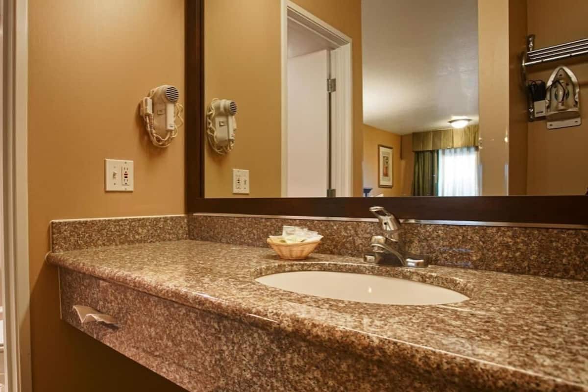 Baño | Tina con regadera, tina profunda, regadera con hidromasaje