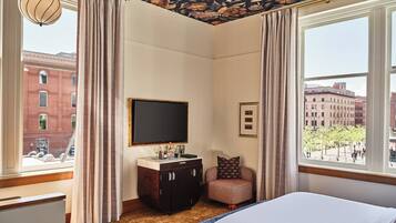 Classic Room (Deluxe) | Egyptian cotton sheets, premium bedding, pillowtop beds, minibar