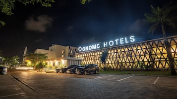 Fachada del alojamiento - Noche