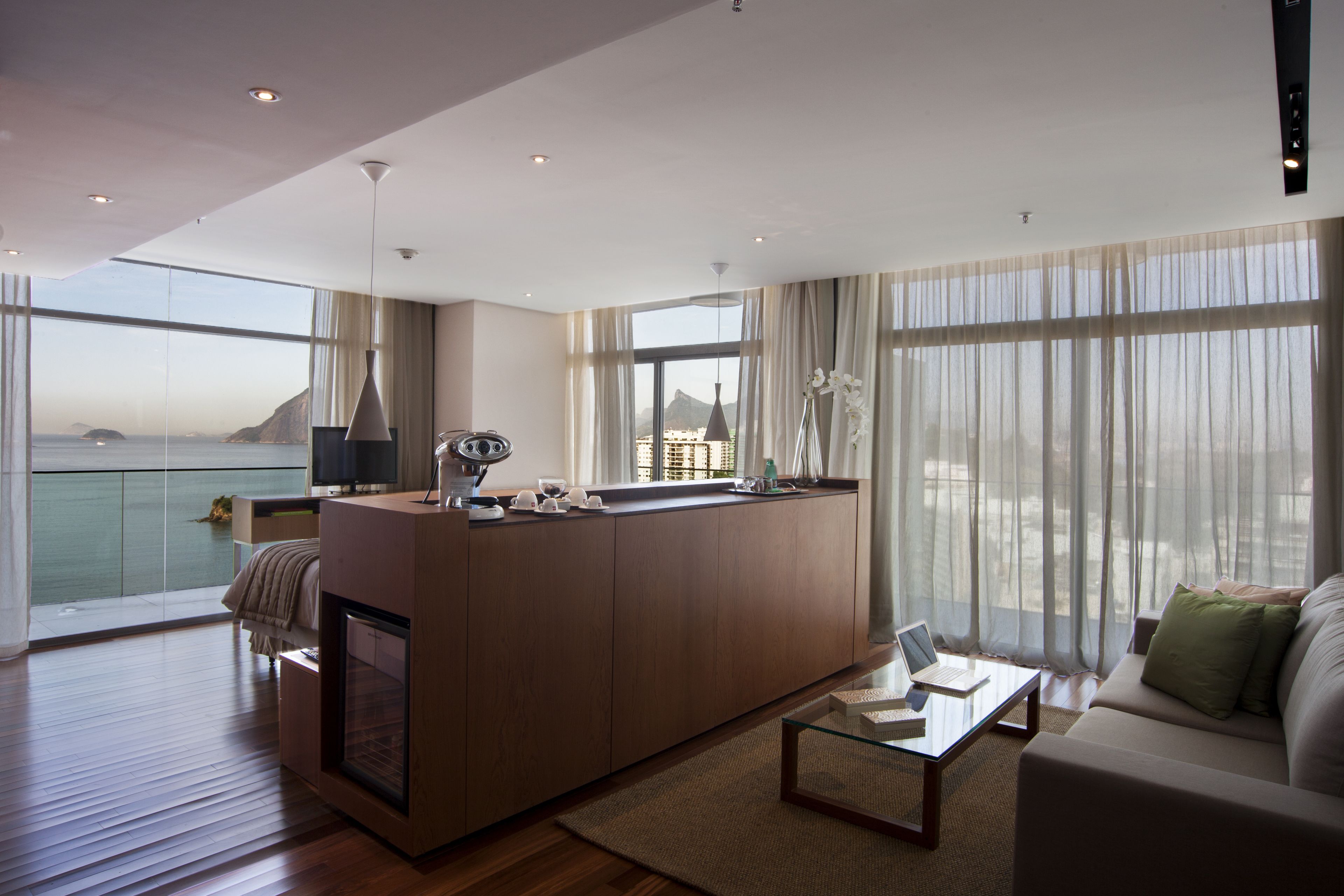 presidential suite, ocean view | minibar, in-room safe, desk, soundproofing