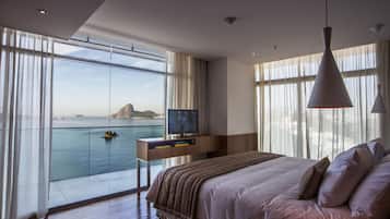 Presidential Suite, Ocean View | Minibar, in-room safe, desk, soundproofing