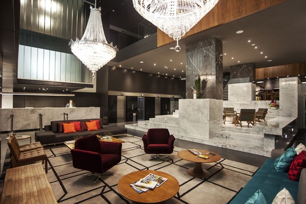 2 bars/lounges, poolside bar