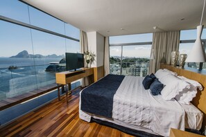 Suite – president, havutsikt | Minibar, safe på rommet, skrivebord og lydisolert