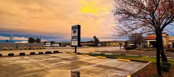 America Inn & Suites