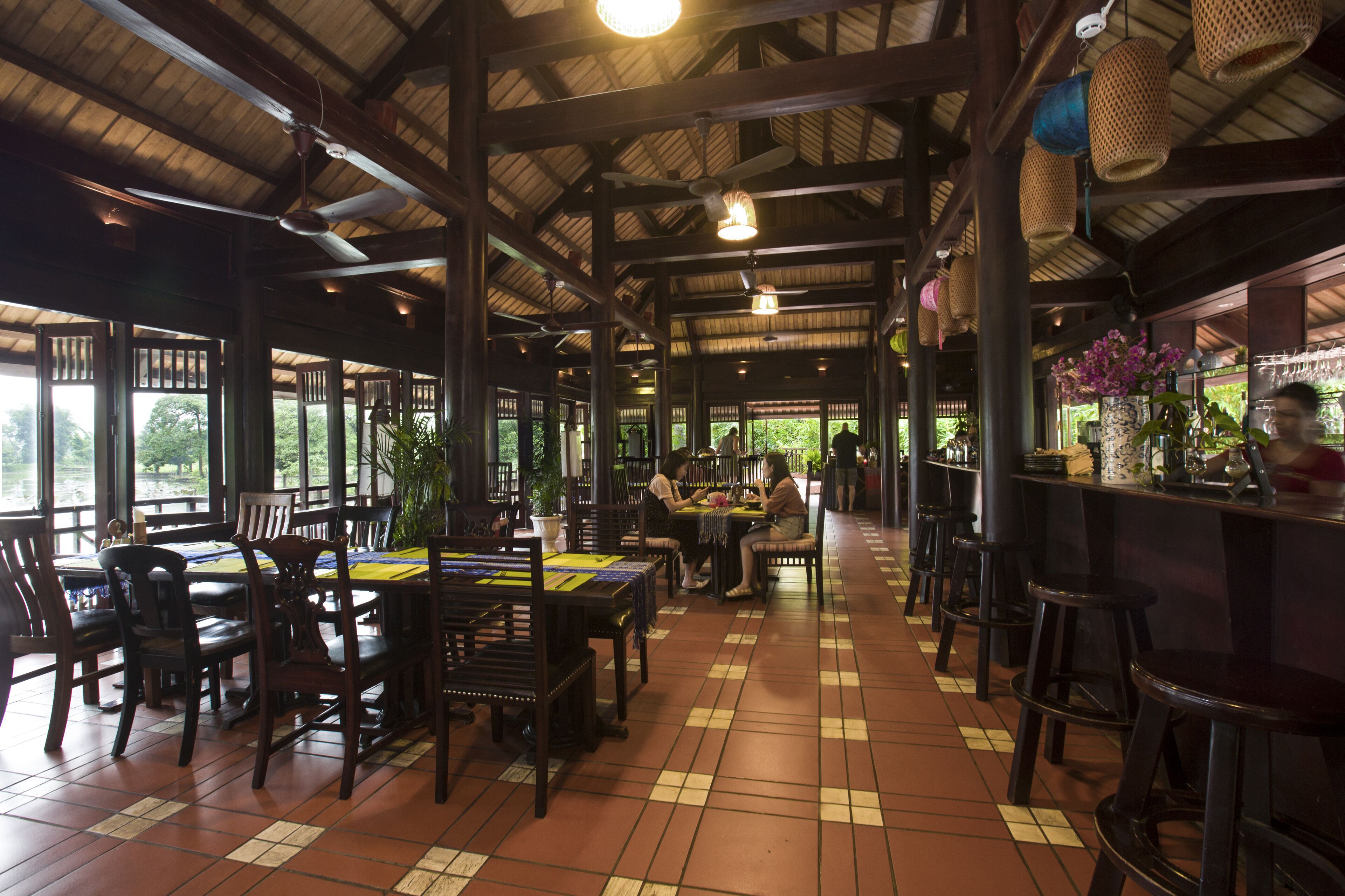 breakfast, lunch, dinner served; international cuisine