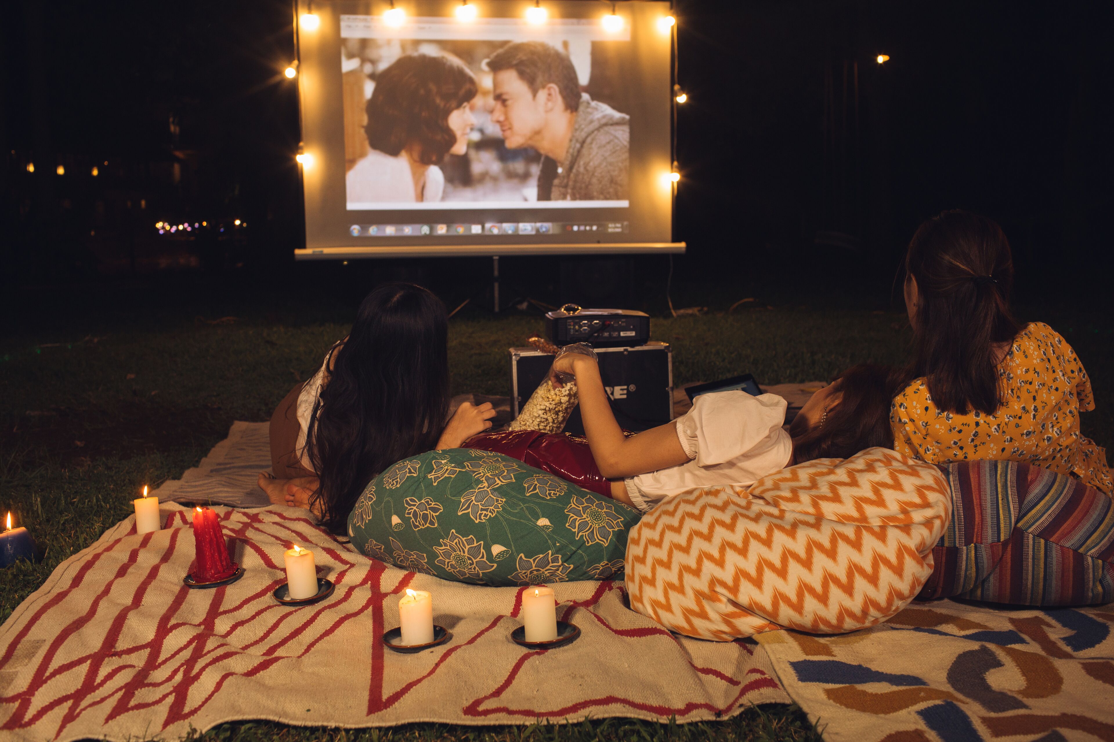 breakfast, lunch, dinner served; international cuisine