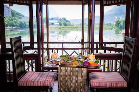 Breakfast, lunch and dinner served . Mai Chau Lodge
