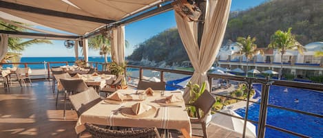 7 restaurantes; se sirve desayuno, almuerzo y cena; cocina mexicana