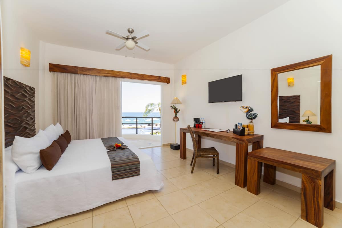 Standard Room, 1 King Bed, Sea View | Premium bedding, in-room safe, desk, blackout drapes