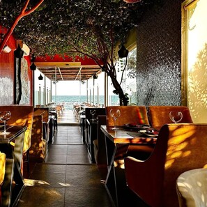 7 restaurants, breakfast, lunch, dinner served; Mexican cuisine - Quinta Bella Huatulco (Santa María Huatulco)