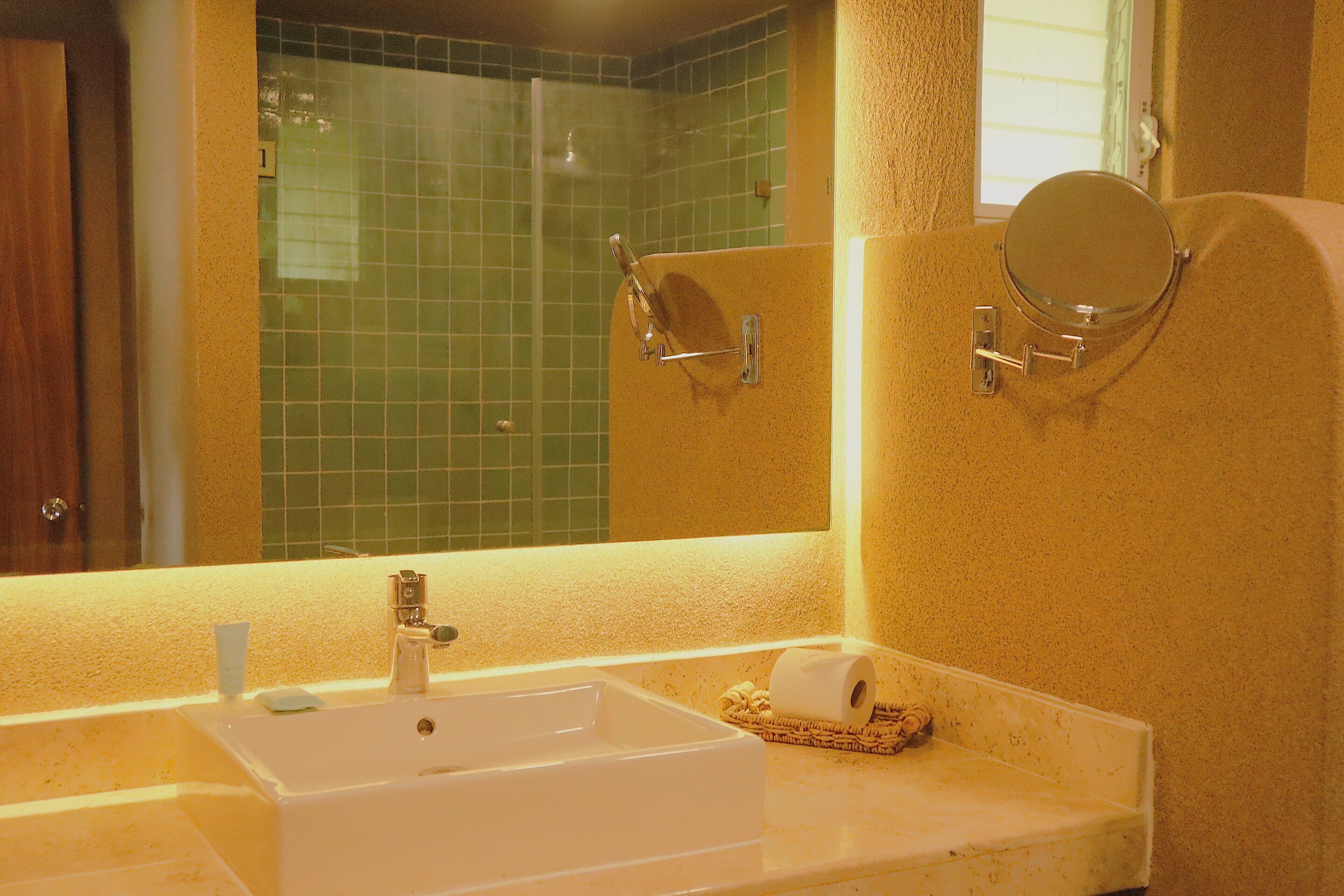 premium room | 1 bedroom, premium bedding, in-room safe, desk