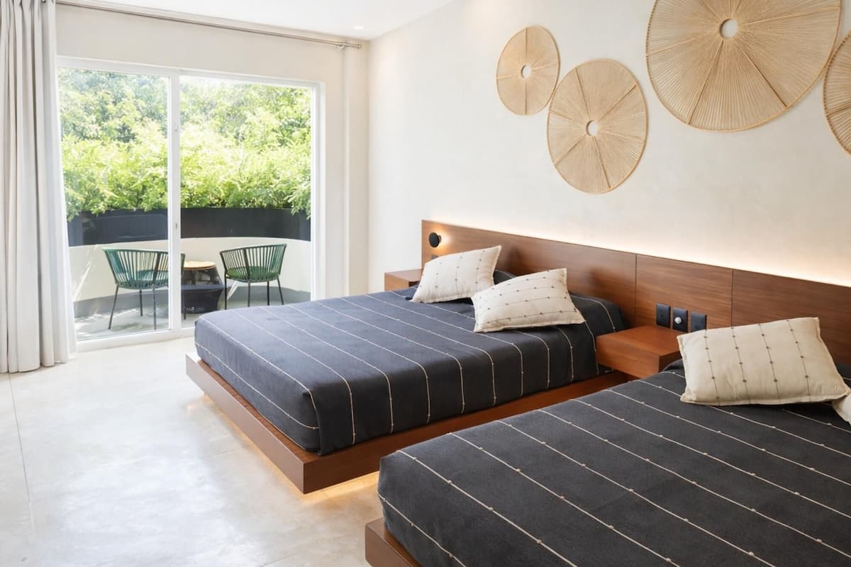 Premium bedding, in-room safe, desk, blackout drapes